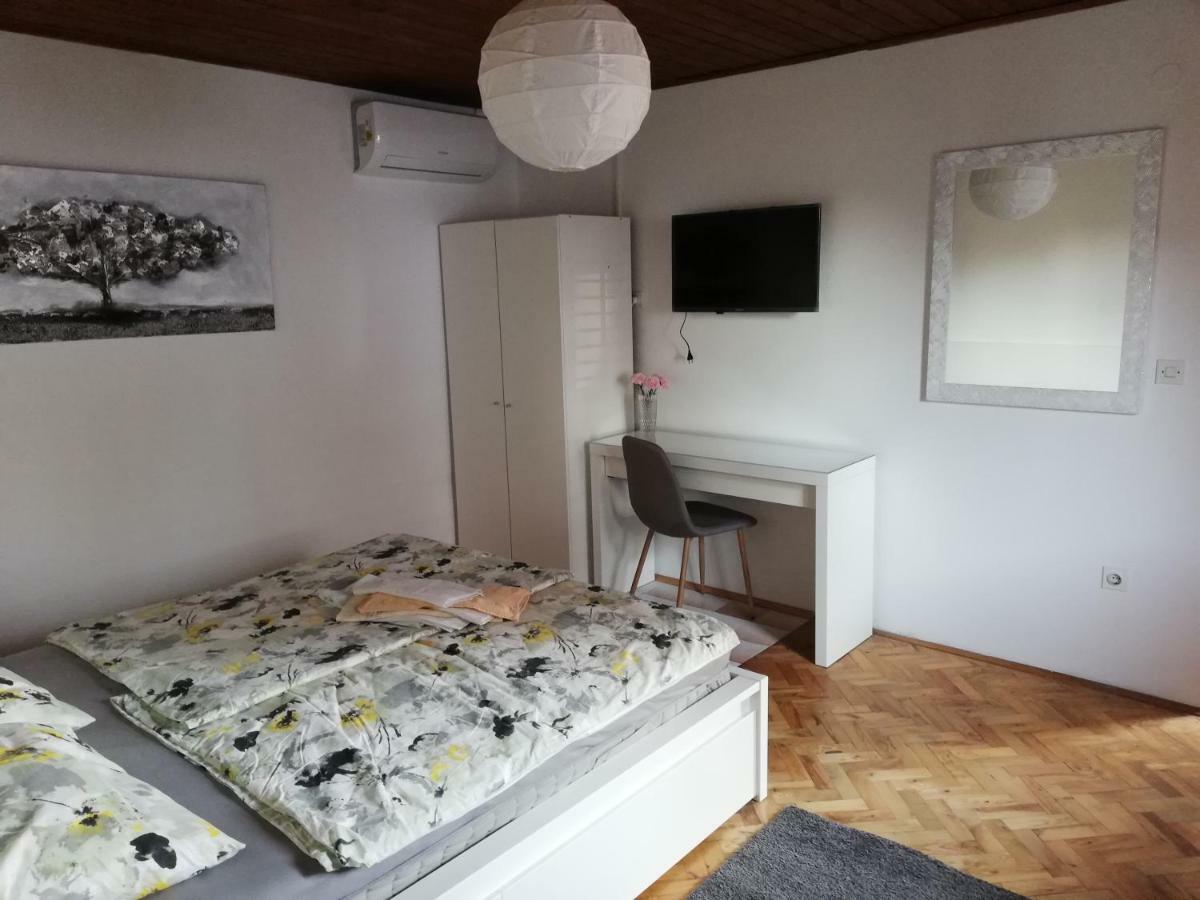 Sobe Zimmer Rooms Nika Tusilovic Zewnętrze zdjęcie