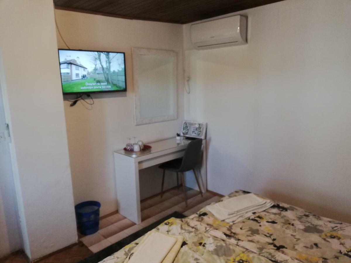 Sobe Zimmer Rooms Nika Tusilovic Zewnętrze zdjęcie