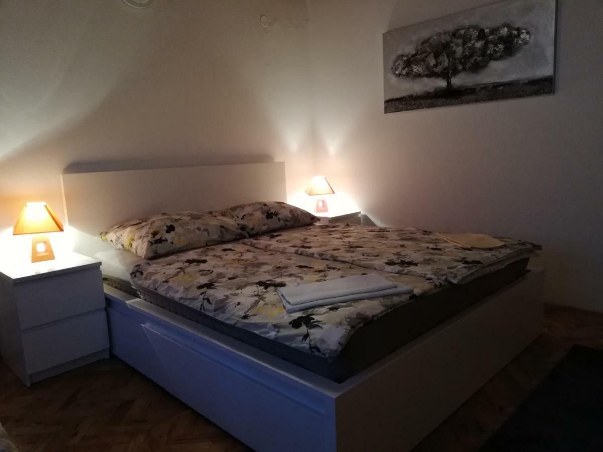 Sobe Zimmer Rooms Nika Tusilovic Zewnętrze zdjęcie